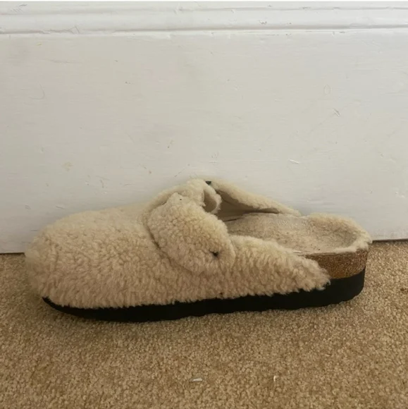 Birkenstock Eggshell Fuzzy Clogs Papillio Boston Big Buckle Teddy - Picture 3 of 8